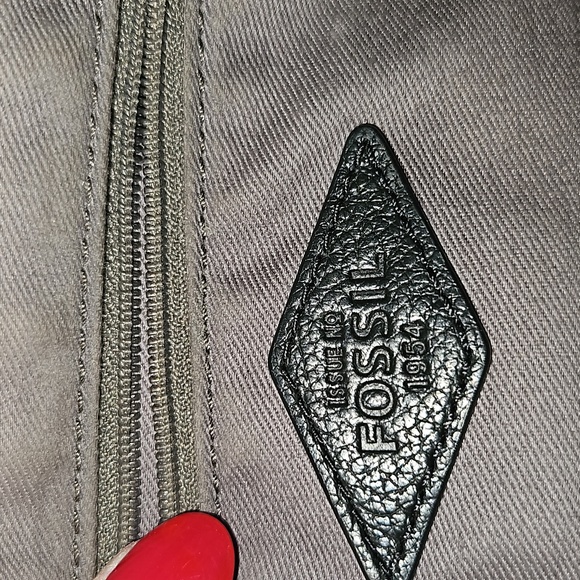 Black & White Leather Crossbody by Fossil - Picture 11 of 16